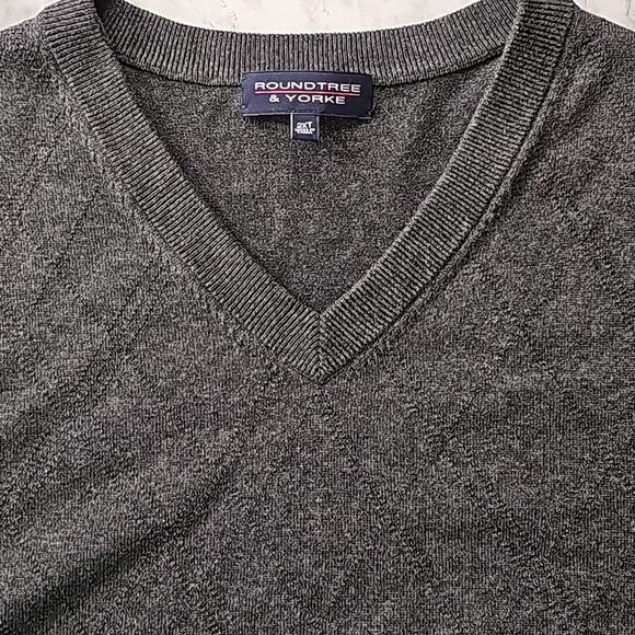 Mens Sz 2XL Gray V-Neck Sleeveless 100% Cotton Vest Preppy Roundtree & Yorke - Picture 3 of 10